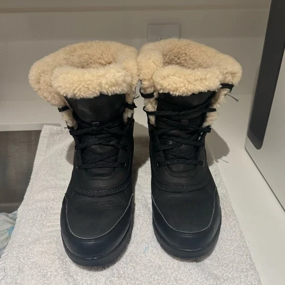 Sorel Black and Sherpa lined boots - Picture 5 of 5